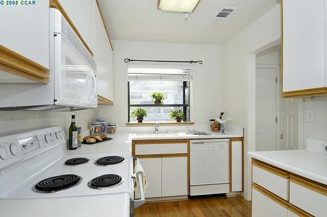 2588 Oak Rd photo 4