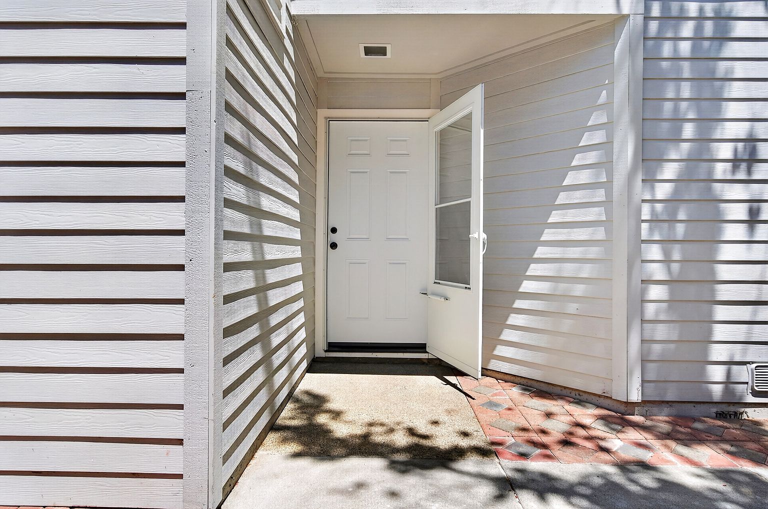 726 Buena Vista Pl photo 2