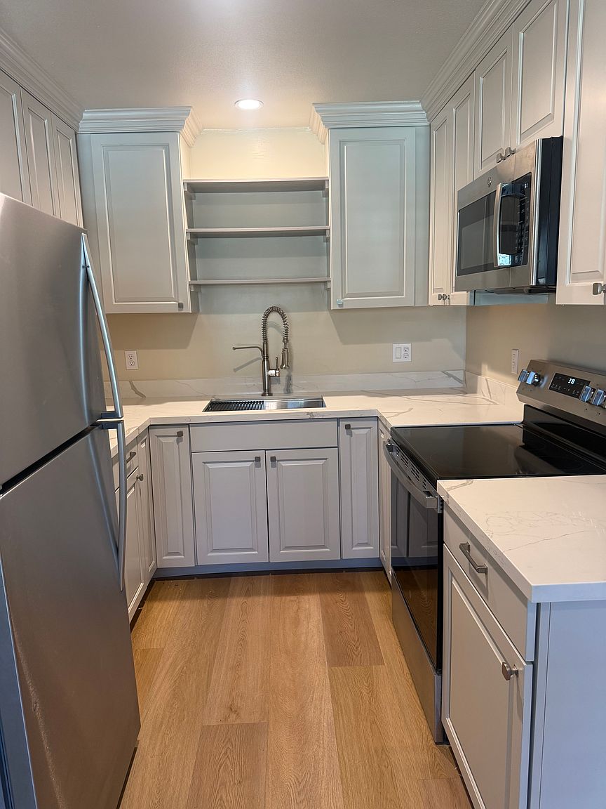 2BR/1BA Apartment on Village Ct · Walnut Creek photo 4