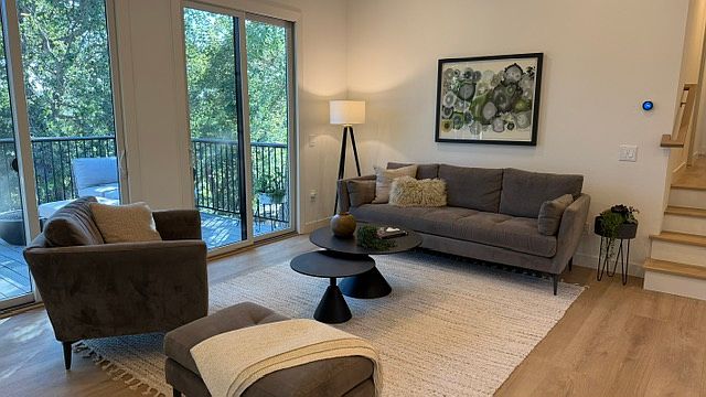 395 Nob Hill Dr photo 2