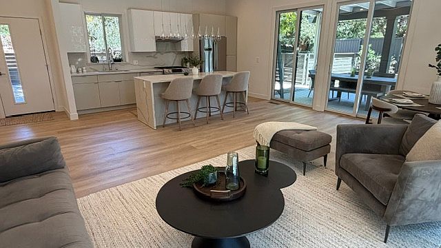 395 Nob Hill Dr photo 3