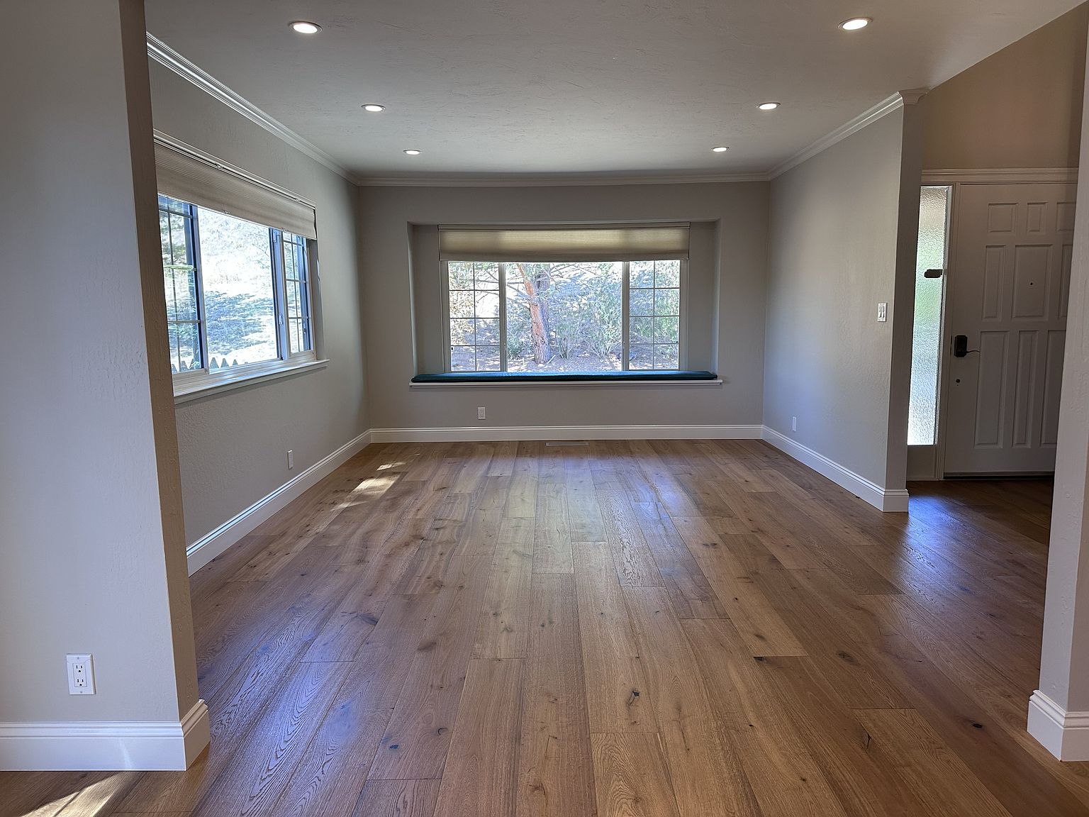2085 Robb Rd photo 3