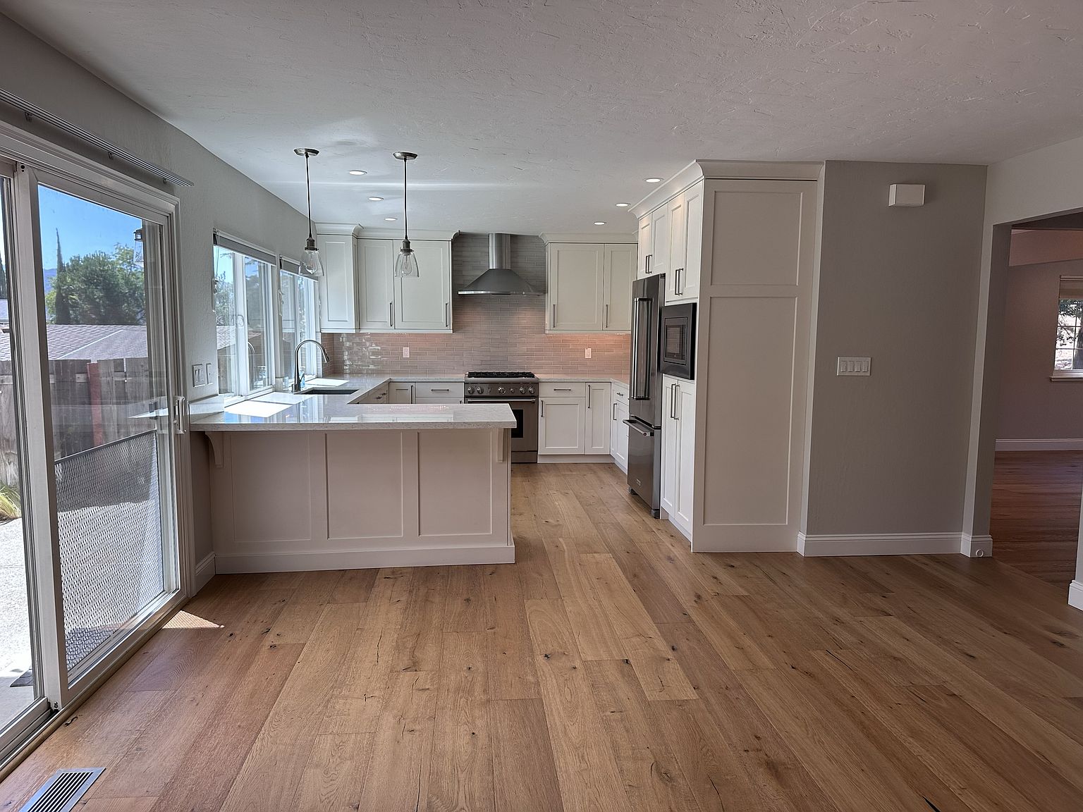 2085 Robb Rd photo 4