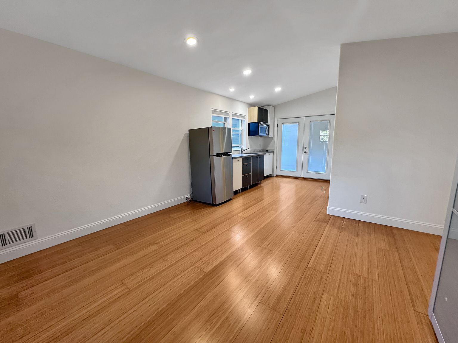 1213 Clover Ln photo 5