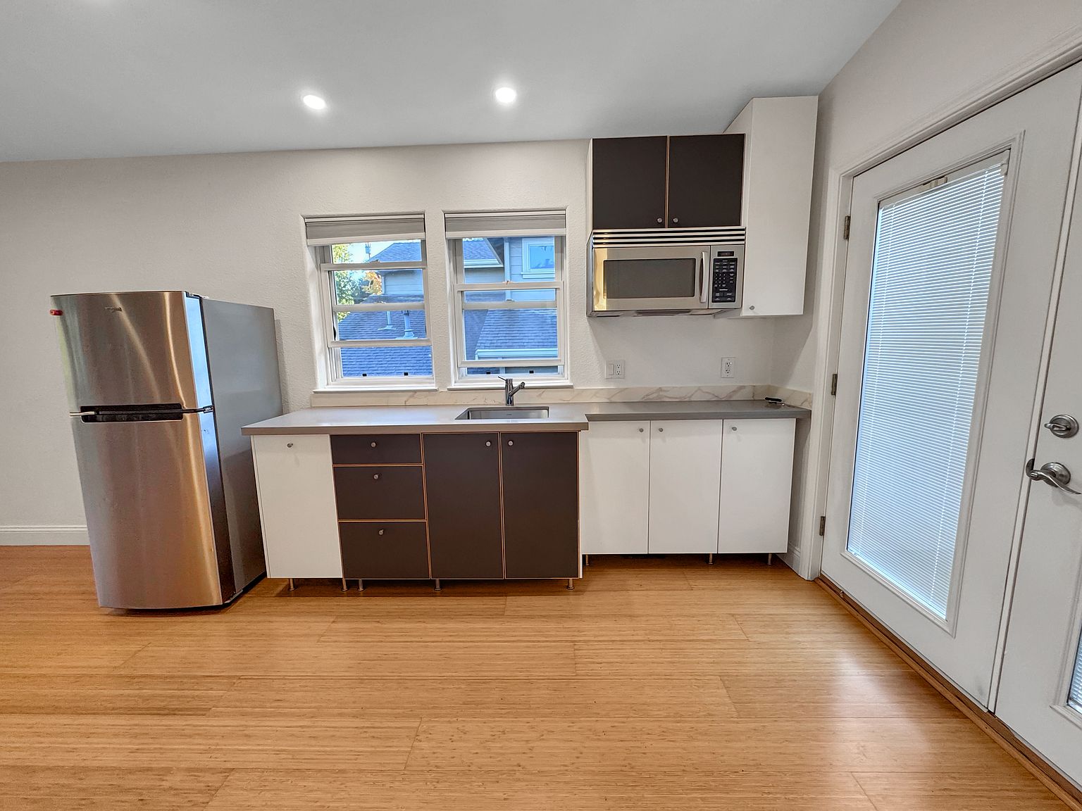 1213 Clover Ln photo 2