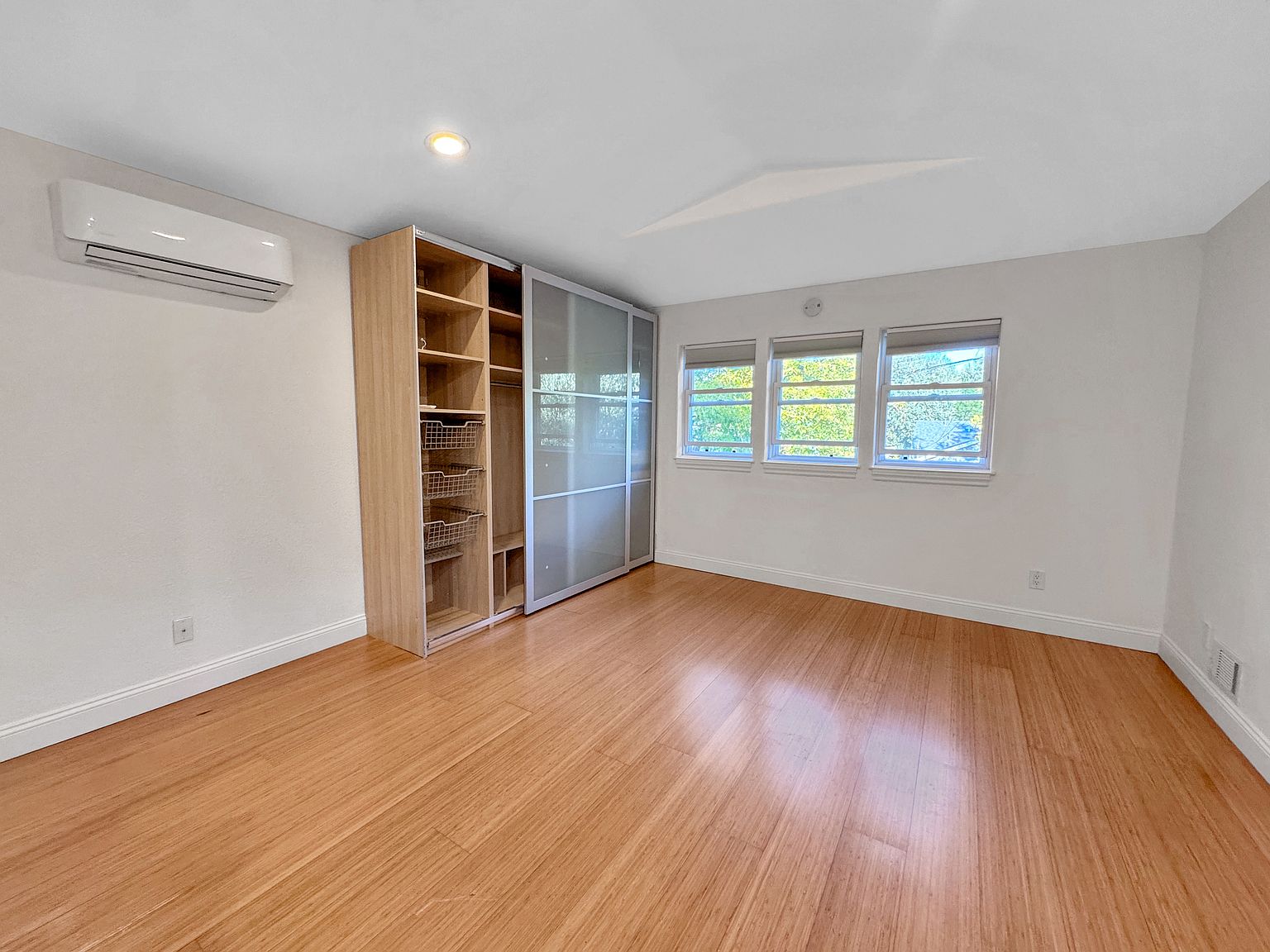 1213 Clover Ln photo 4