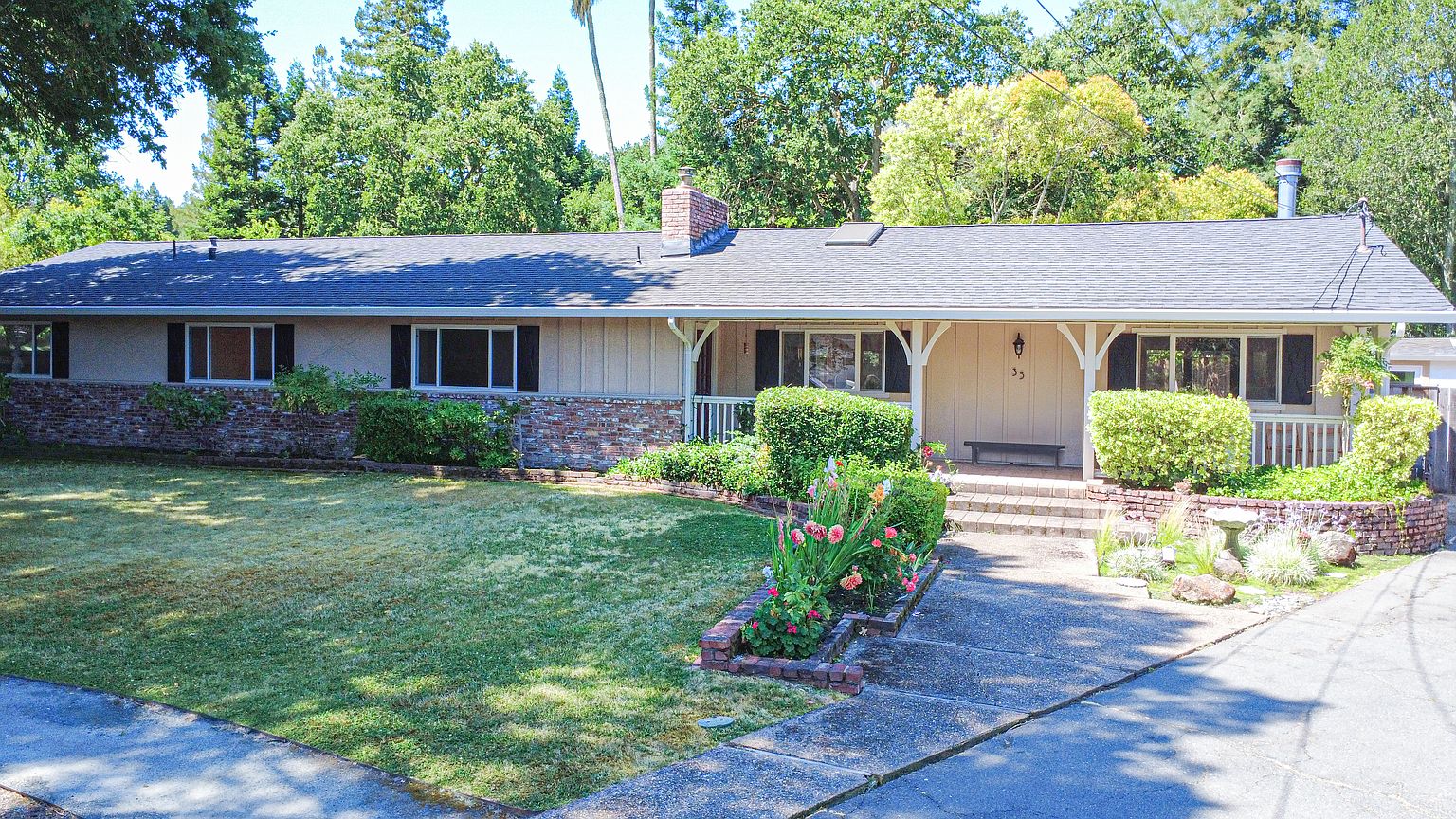 35 Sandra Ct photo 2