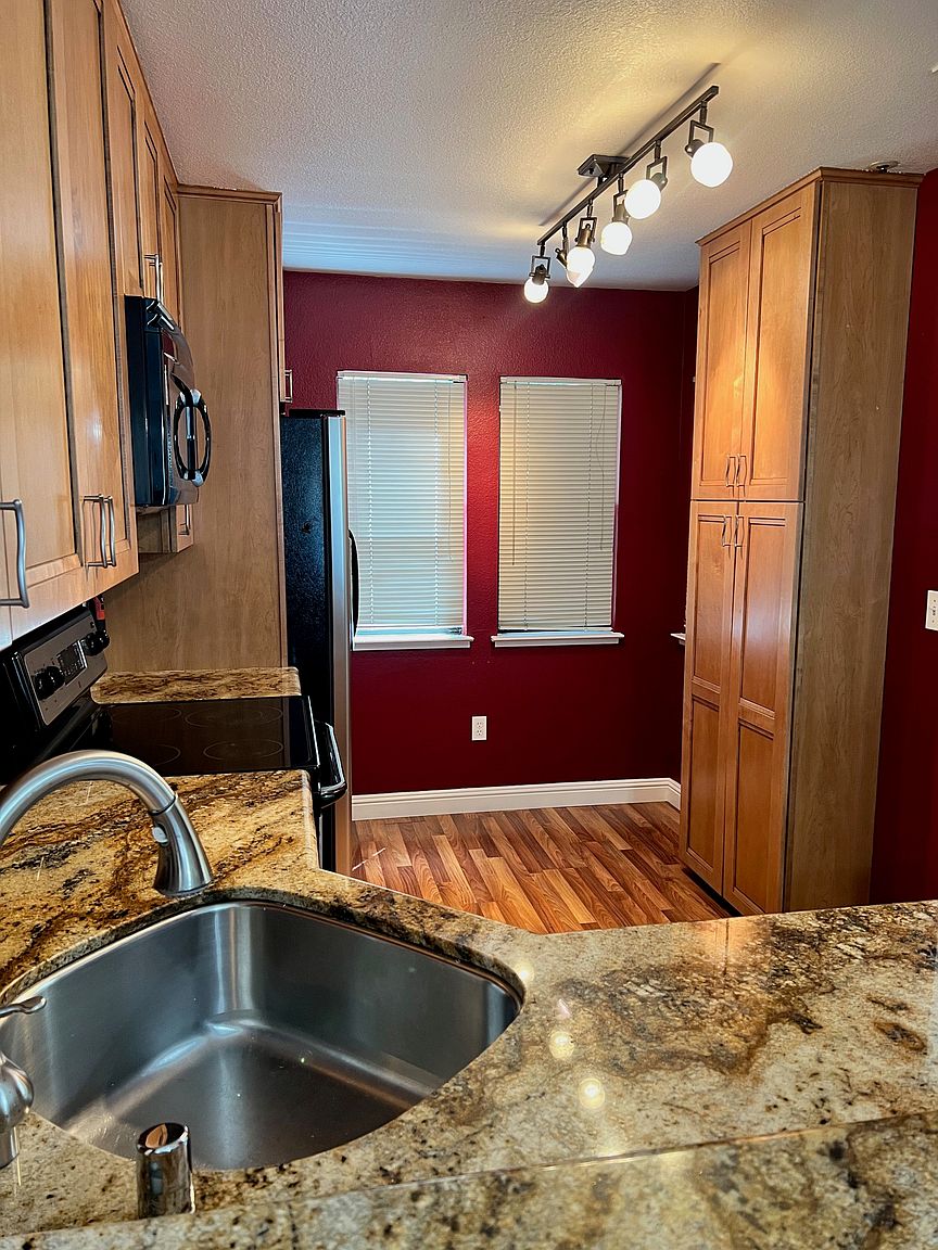 1321 S Villa Way photo 3