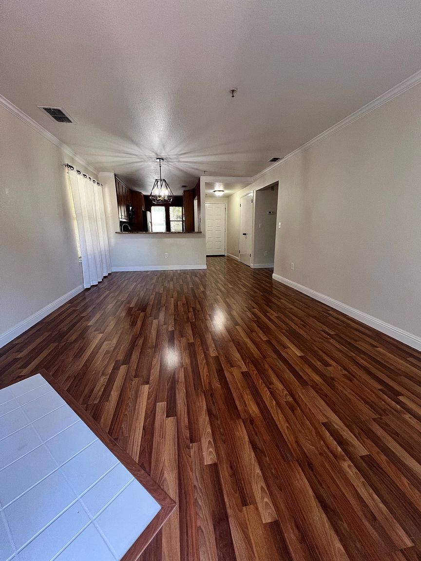 1321 S Villa Way photo 4