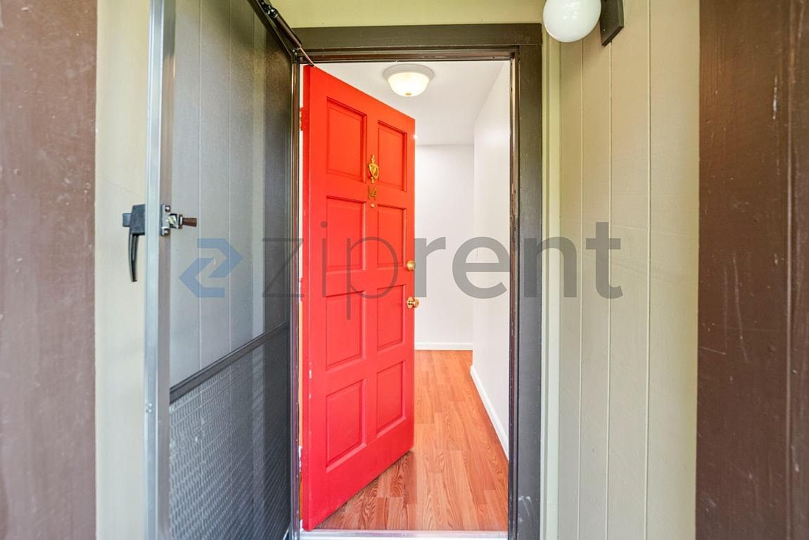 2101 Vanderslice Ct photo 3