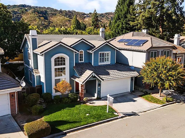 8 Orchard Ln photo 2