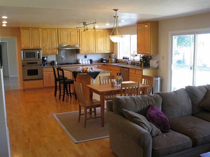 2491 Southview Dr photo 2