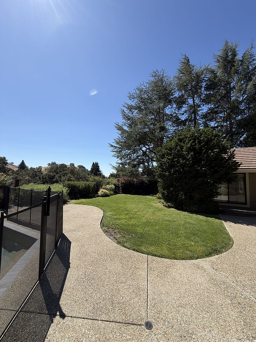 368 Bryan Dr photo 4