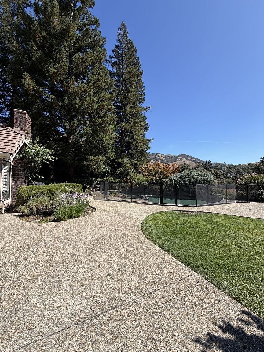 368 Bryan Dr photo 3
