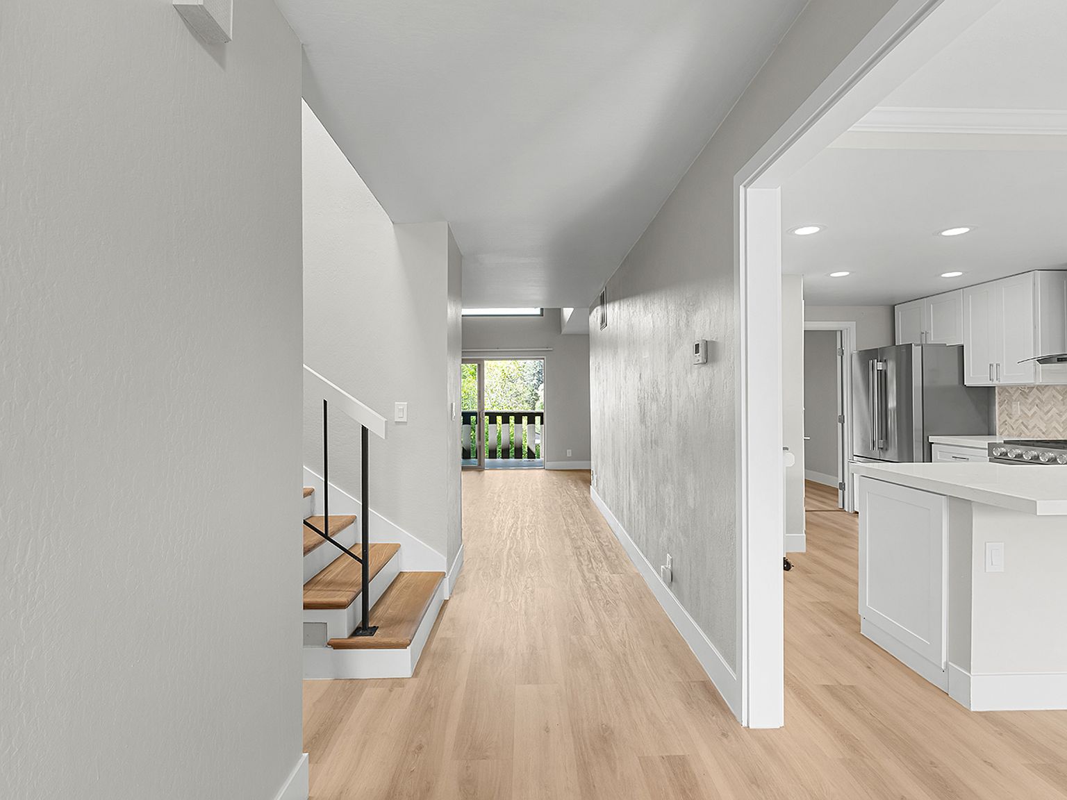 120 Alamo Square Dr photo 2