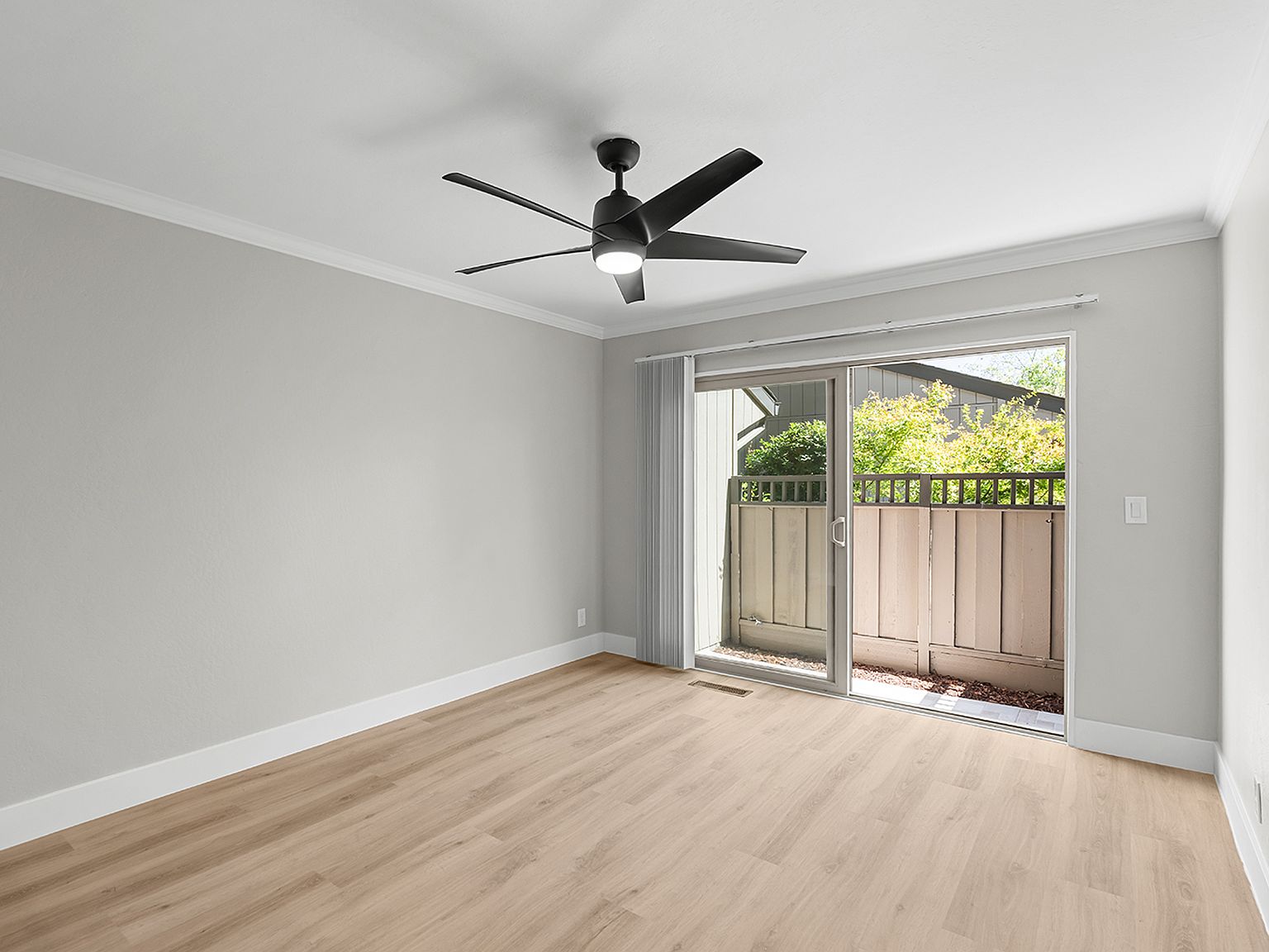 120 Alamo Square Dr photo 4