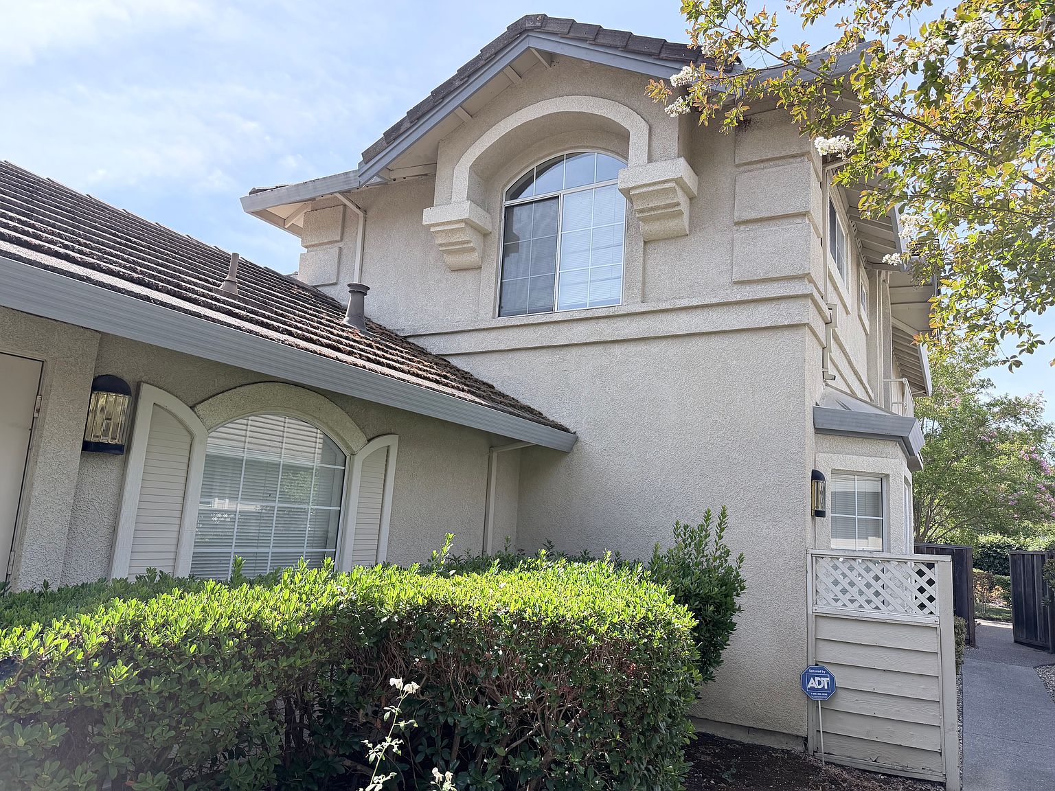 710 Glasgow Cir photo 2