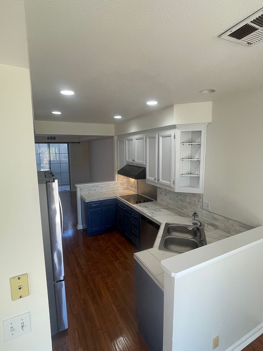 545 Glasgow Cir photo 5