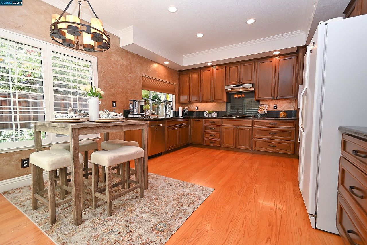 122 Tivoli Ln photo 5