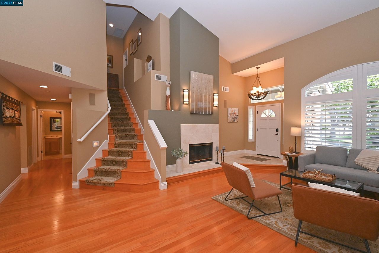 122 Tivoli Ln photo 3