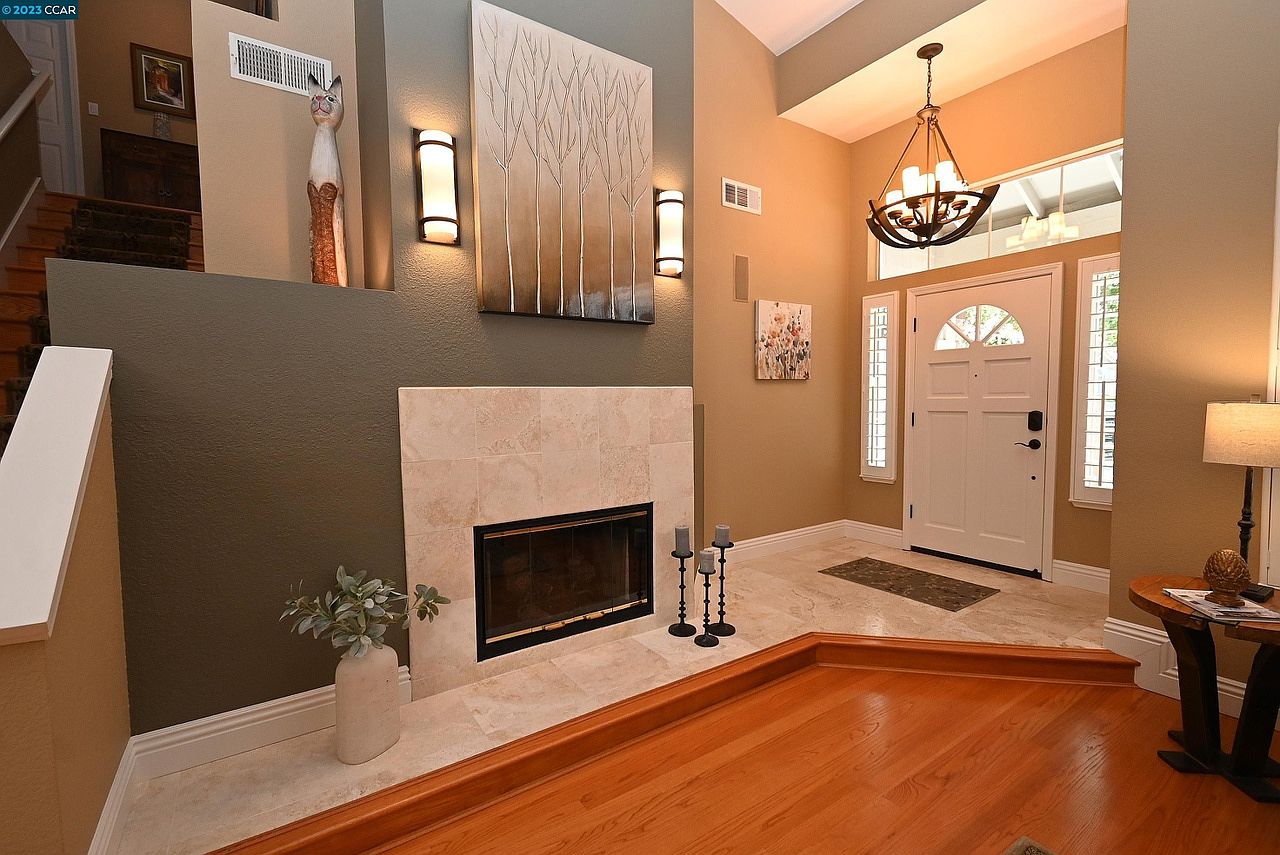 122 Tivoli Ln photo 2
