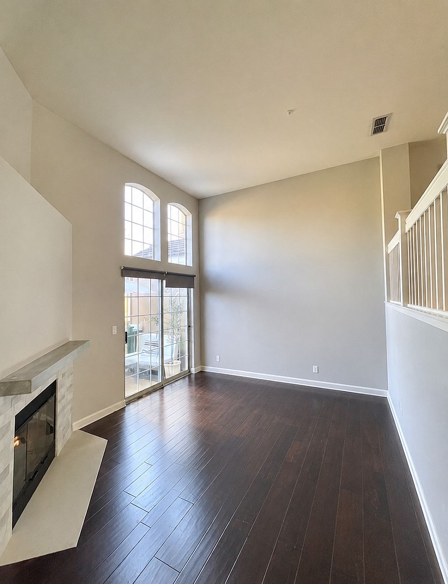 635 Condor Ct photo 3
