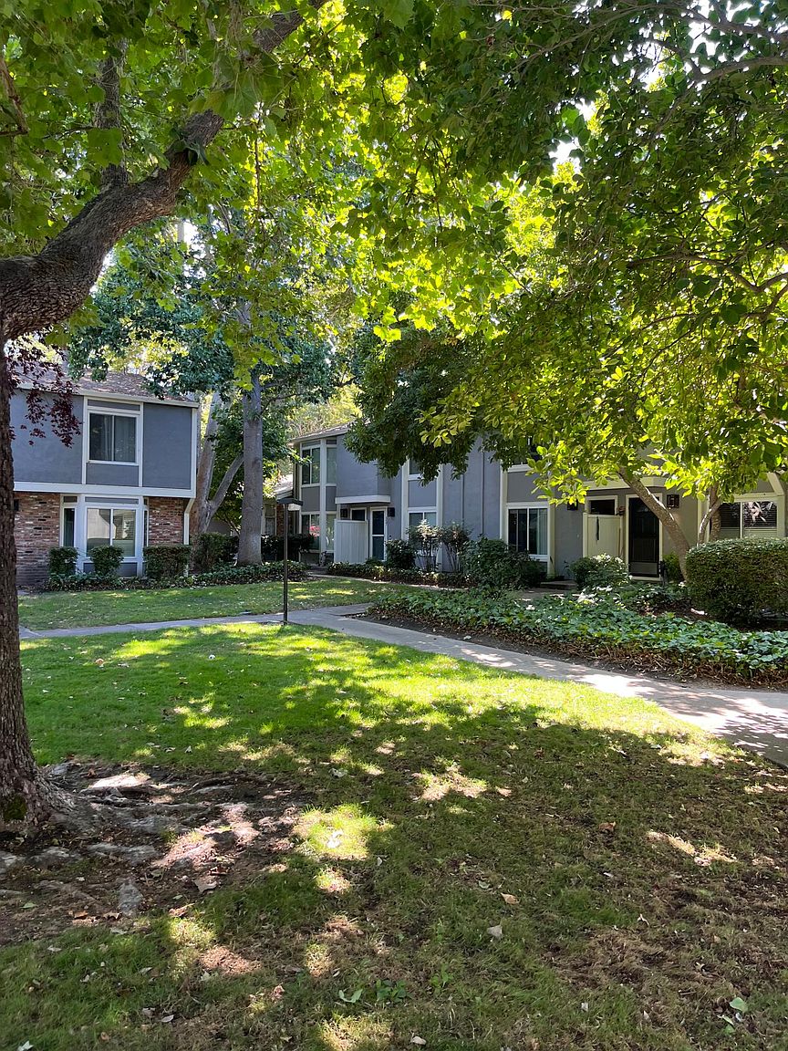 563 Sycamore Cir photo 2