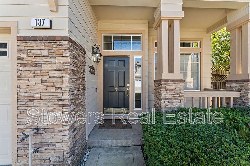 137 Woodcrest Dr photo 3