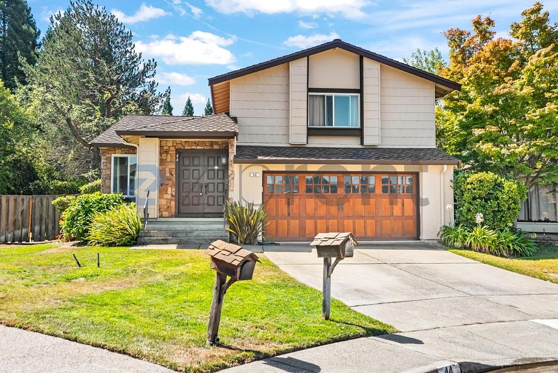 44 Bridlepath Ct photo 2