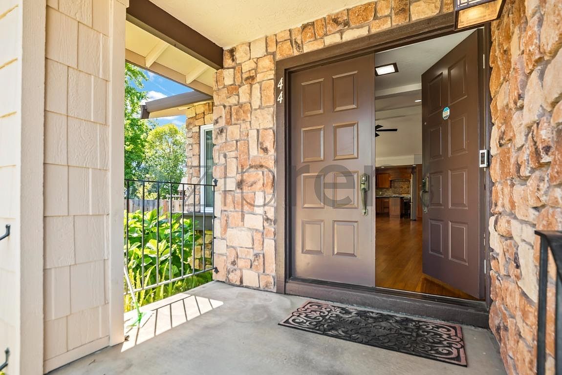 44 Bridlepath Ct photo 5