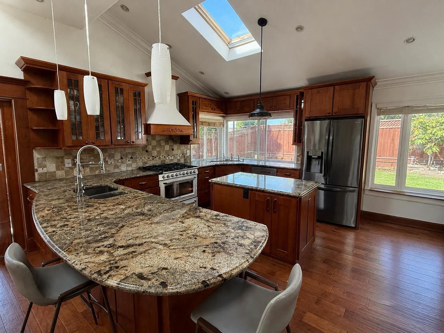 227 Dexter Pl photo 4