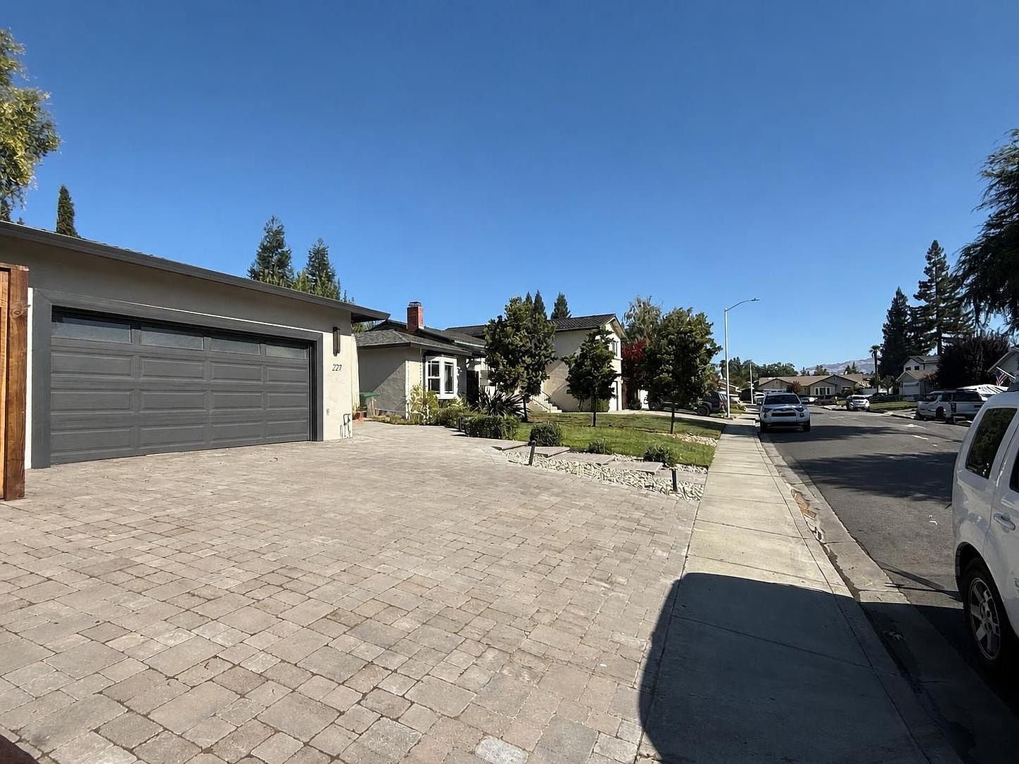 227 Dexter Pl photo 2