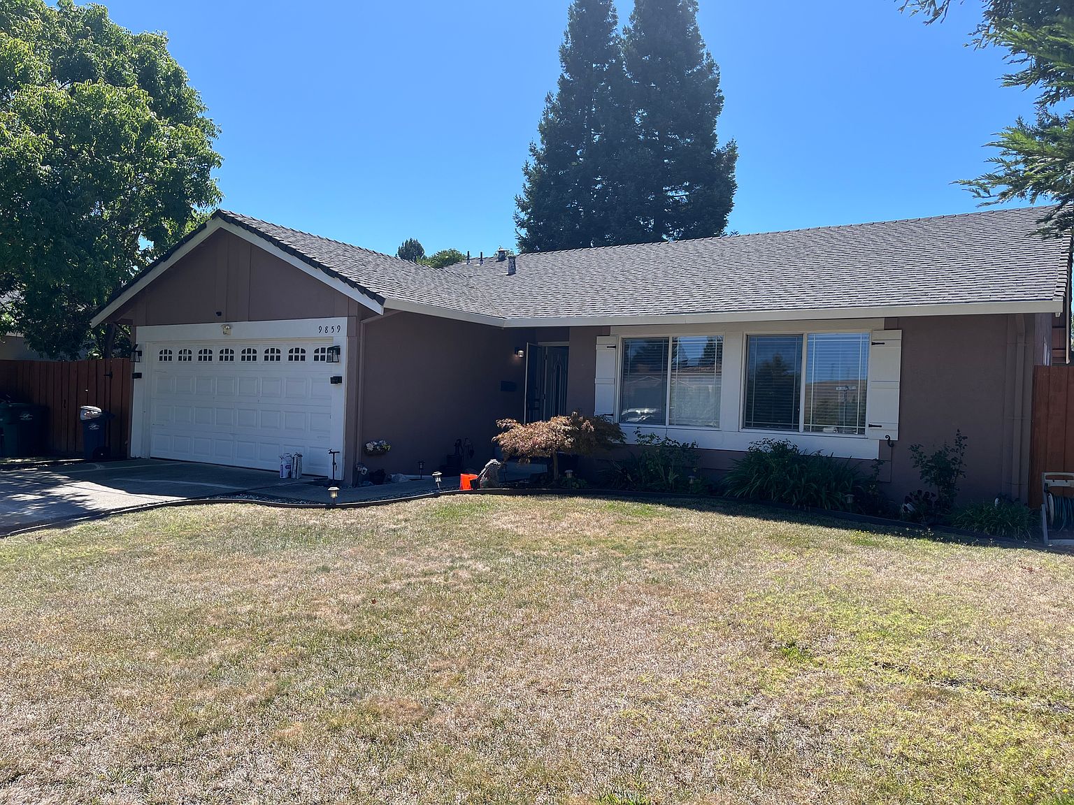 9859 Broadmoor Dr photo 2