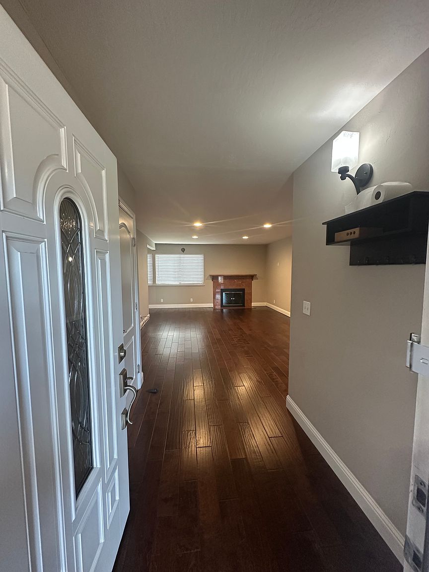 9859 Broadmoor Dr photo 3