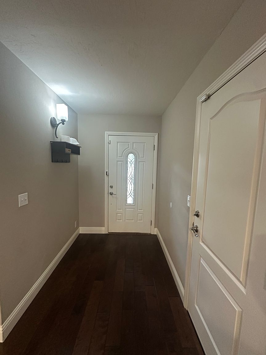9859 Broadmoor Dr photo 4