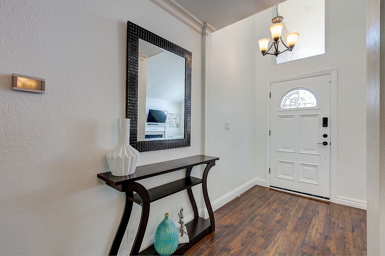 3047 Montevideo Dr photo 2