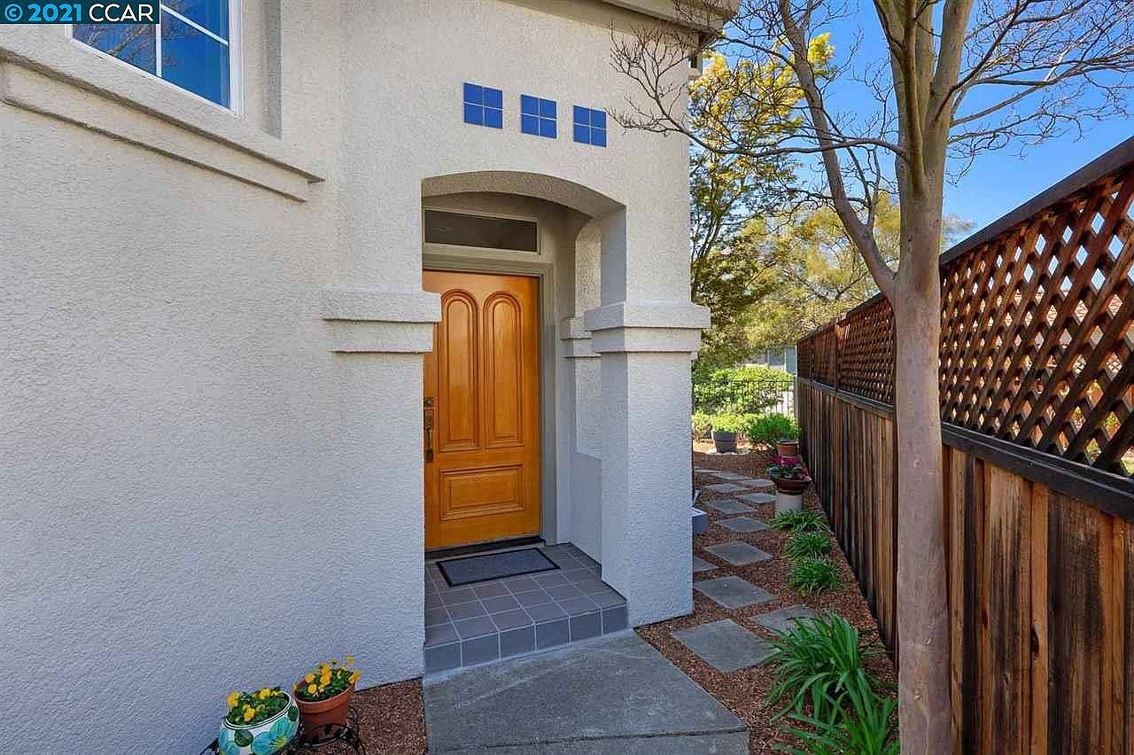 902 Vista Pointe Dr photo 3