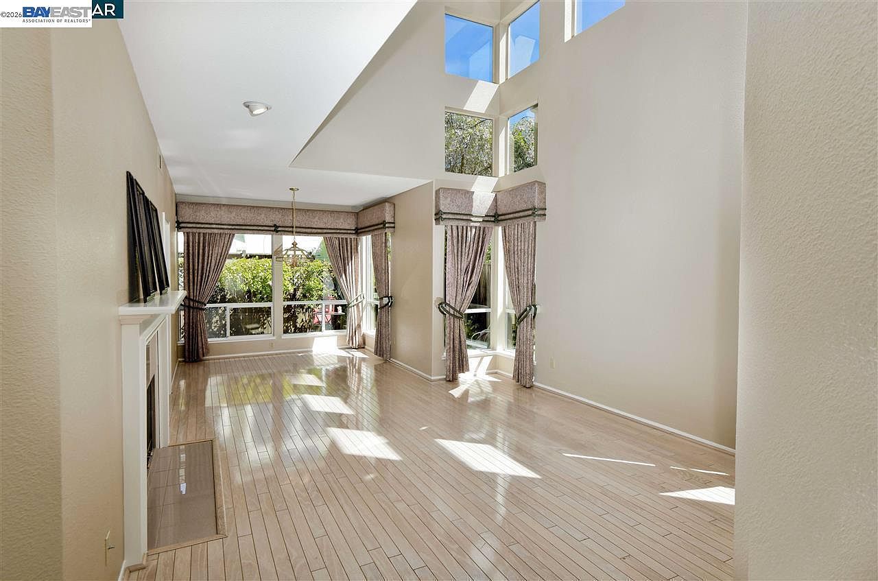331 Jade Ct photo 5