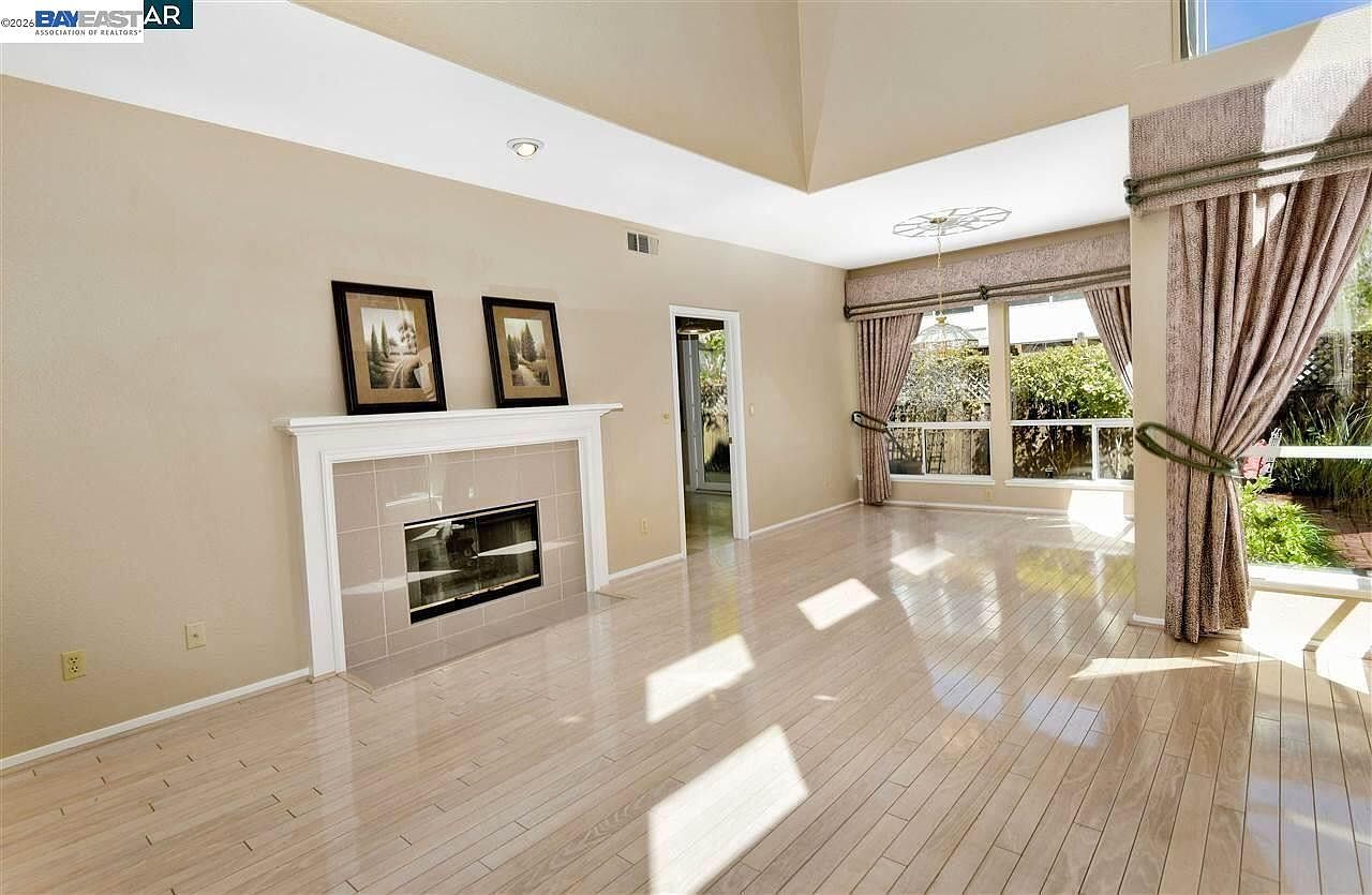331 Jade Ct photo 3