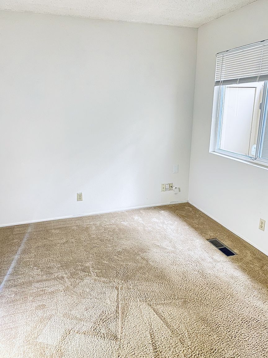 126 Tweed Dr photo 3