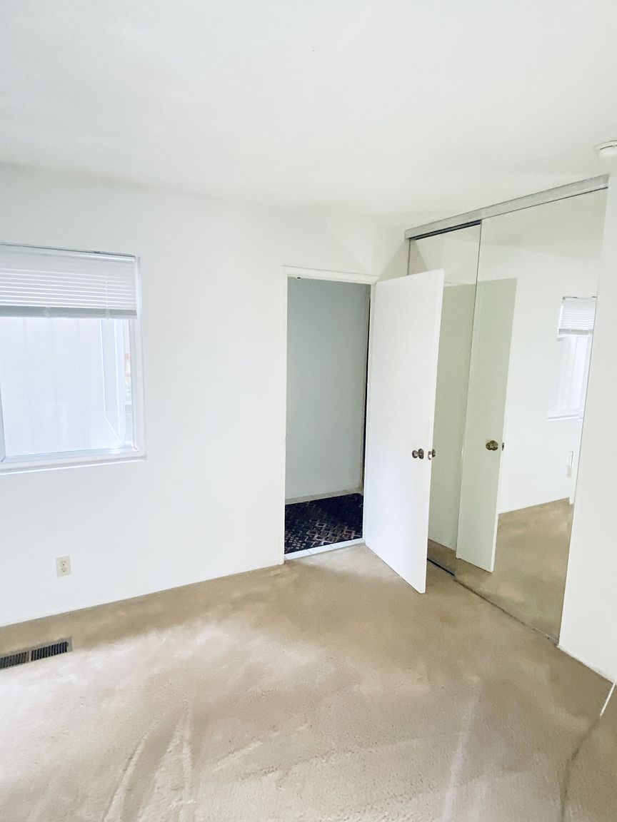 126 Tweed Dr photo 2