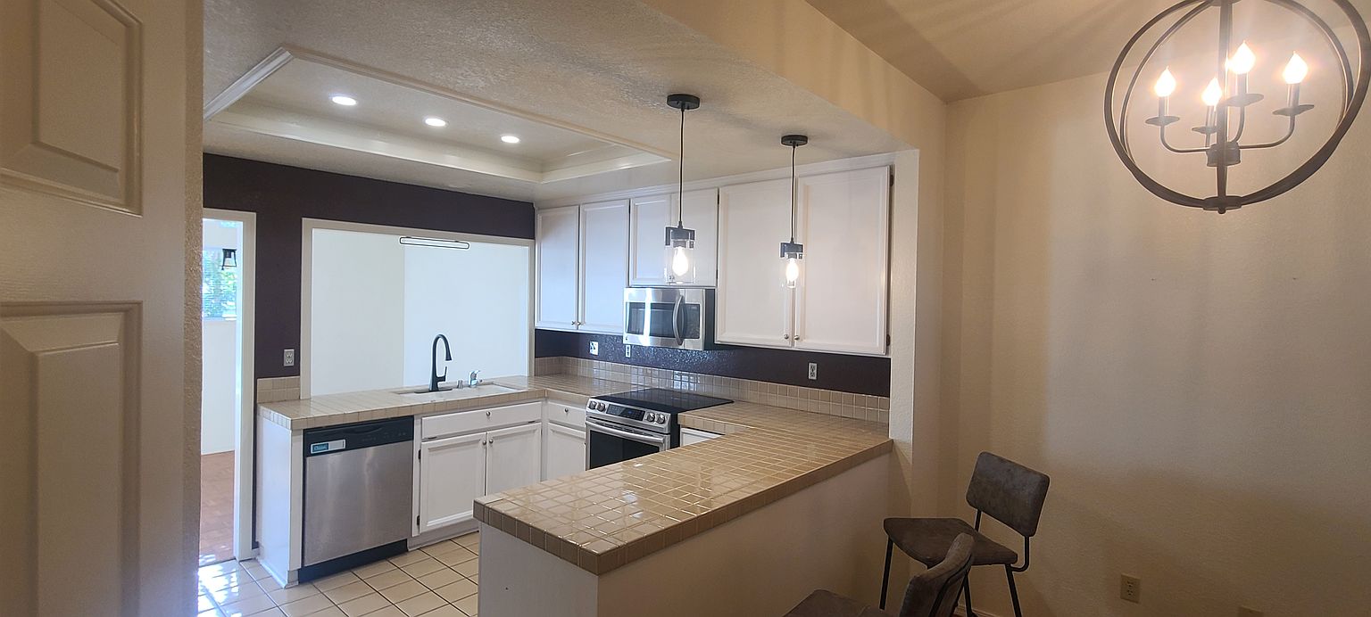 6142 Lakeview Cir photo 2