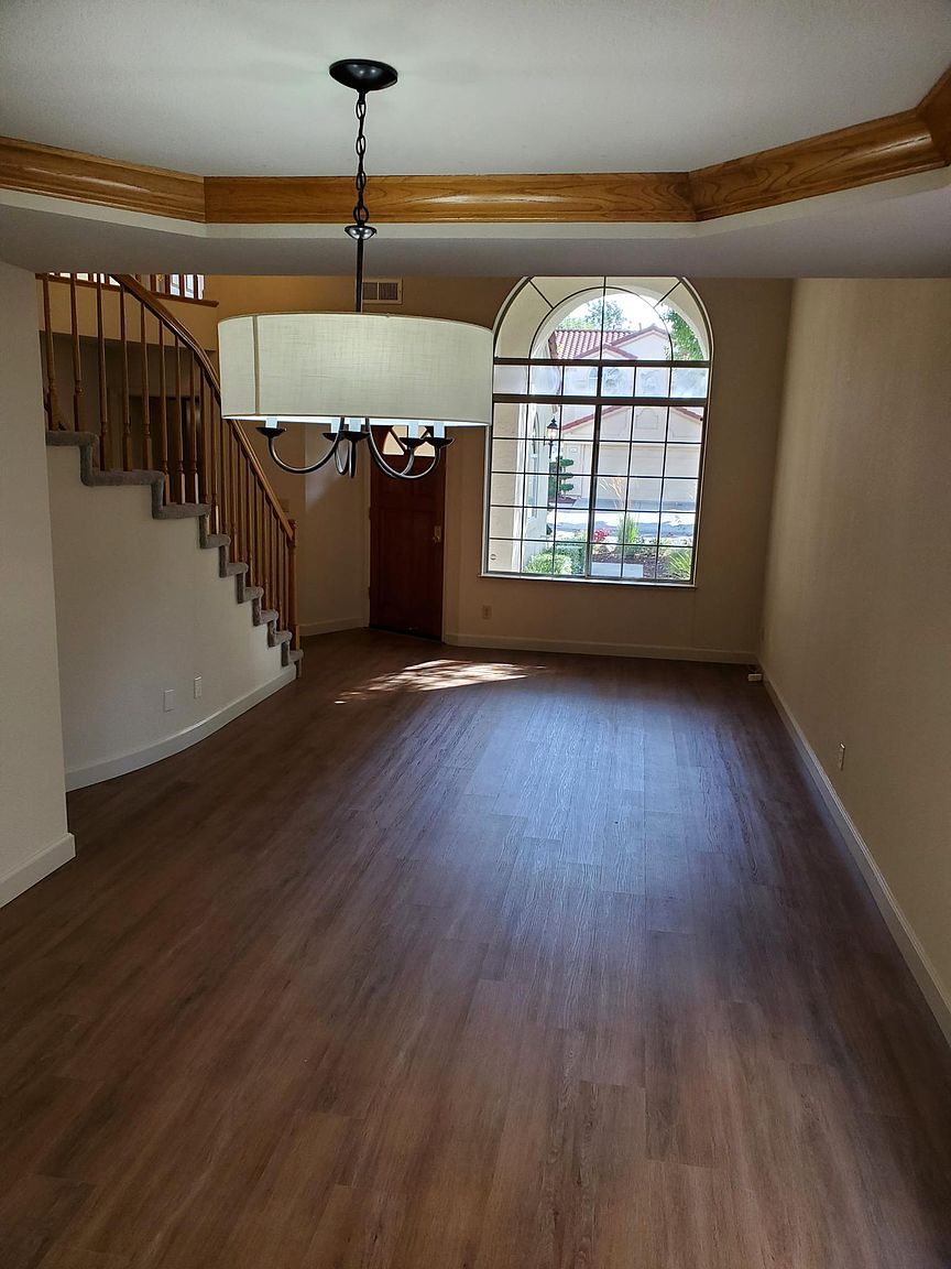 2040 Goldenrod Ln photo 5