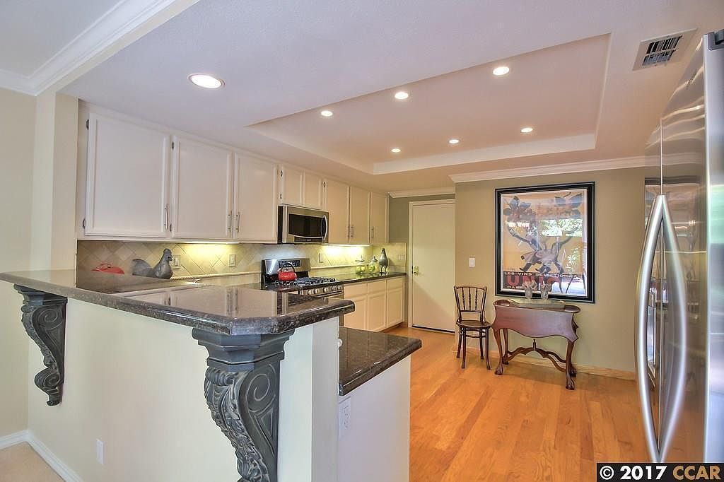 4BR/3BA Townhouse on S Blackbrush Ln · San Ramon photo 3