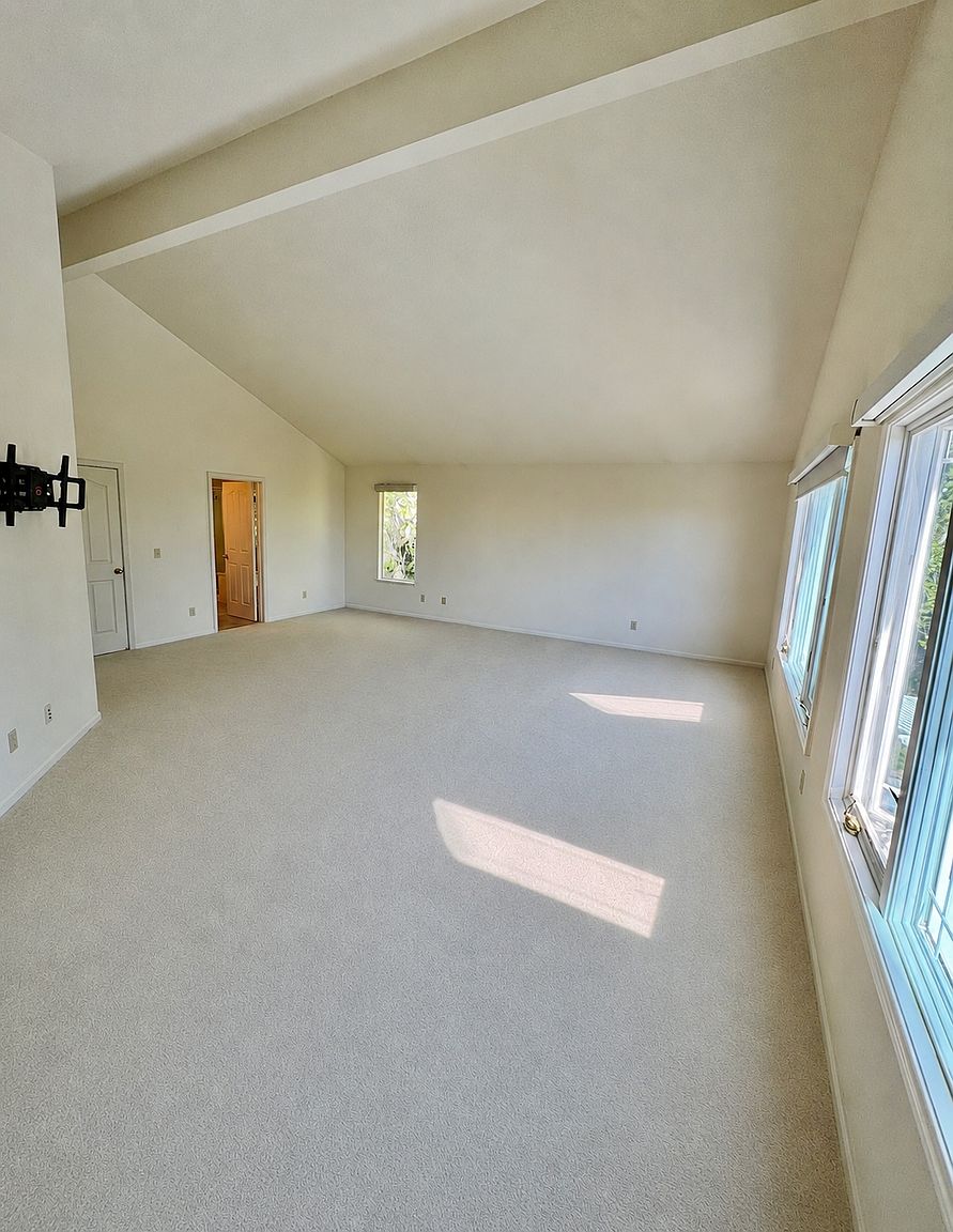 446 Snowdon Pl photo 3