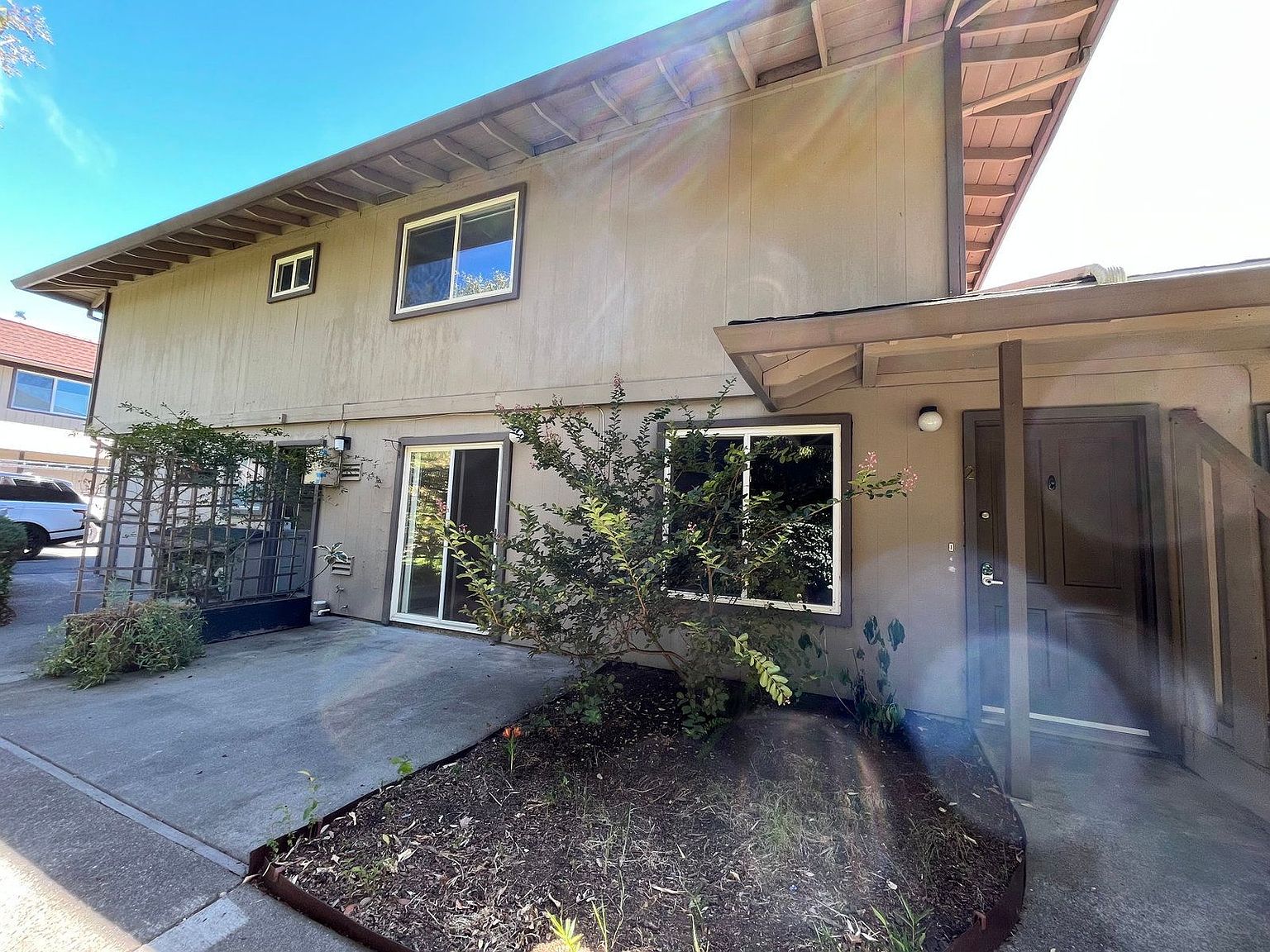820 Villa Ln photo 3