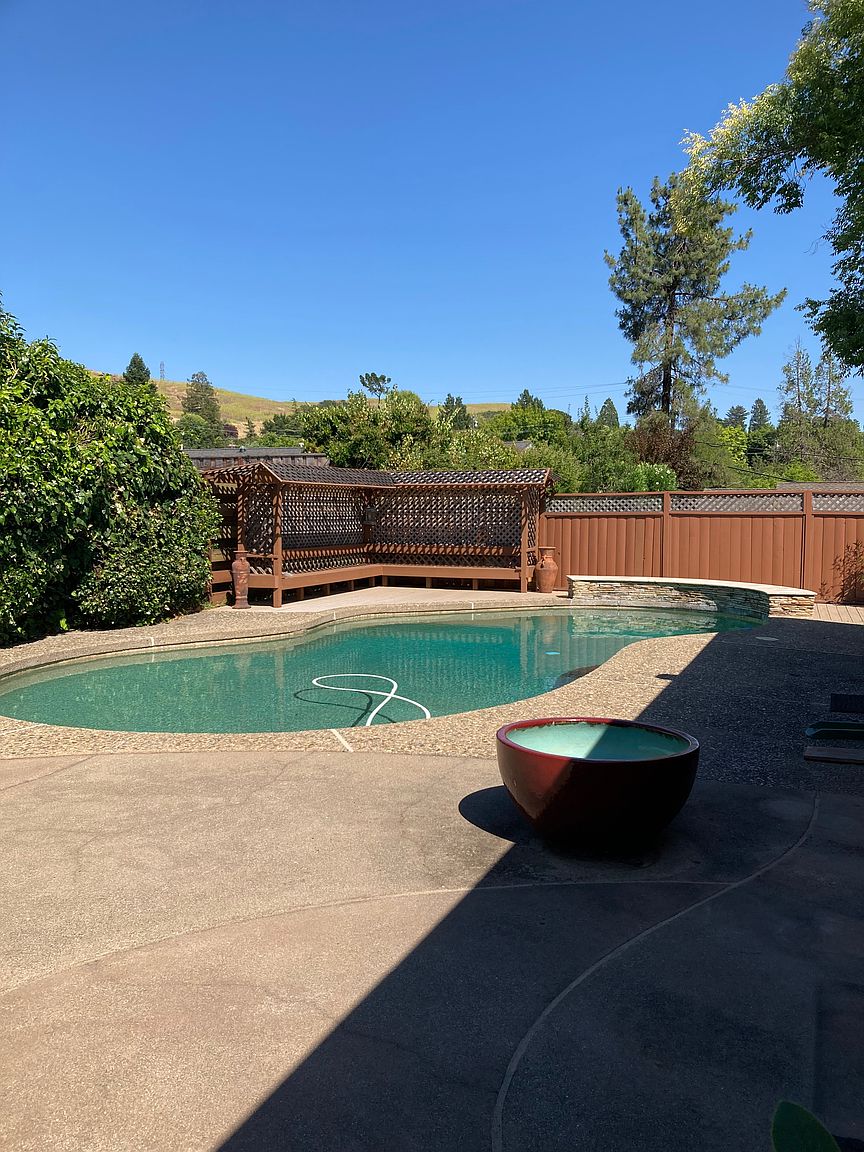21 Freitas Dr photo 5