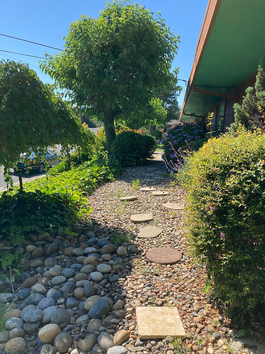 21 Freitas Dr photo 3