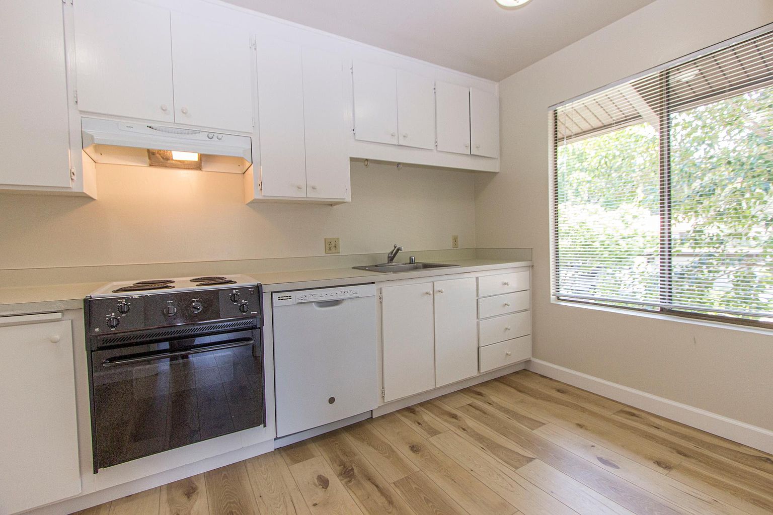 1367 Camino Peral photo 5