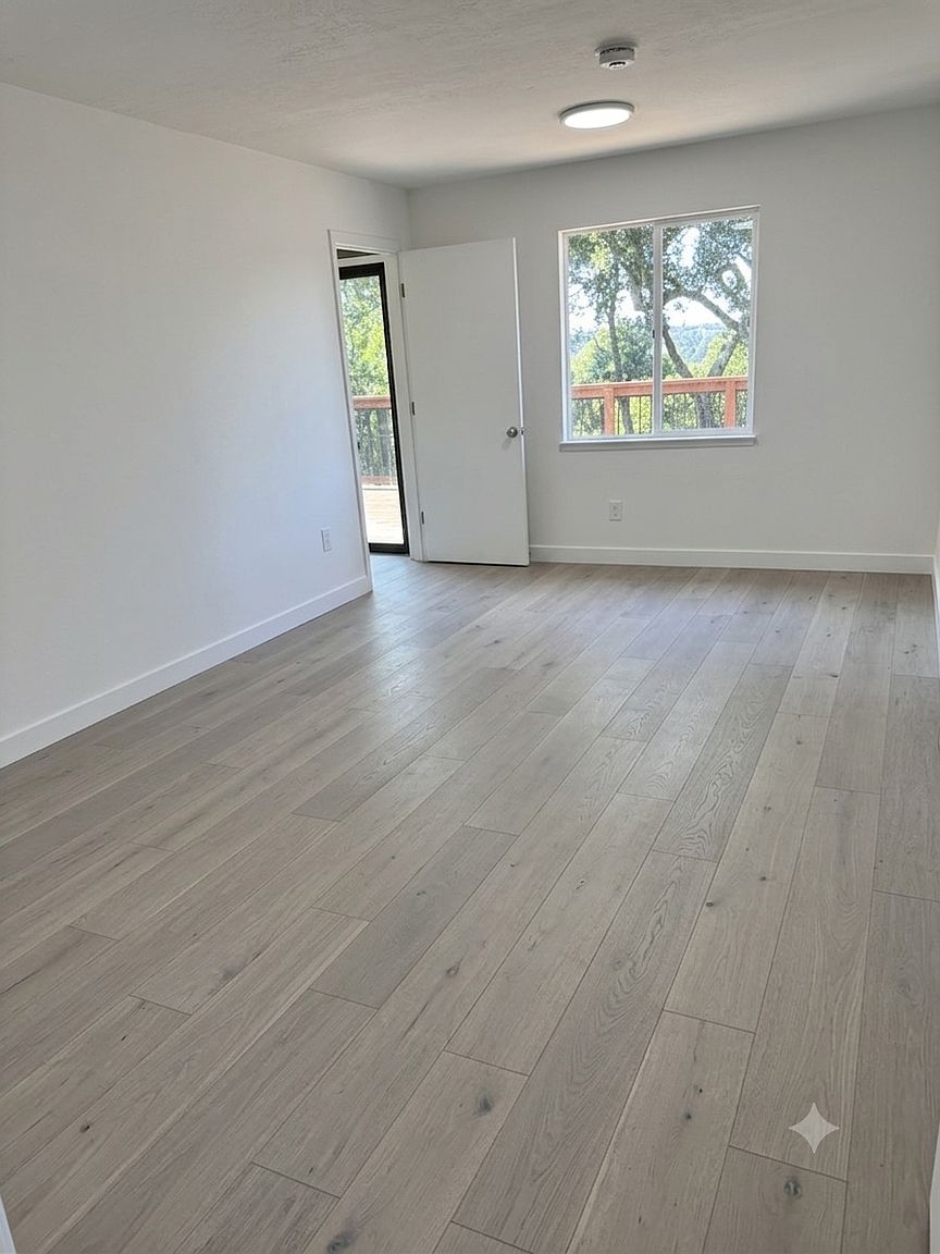10 Patricia Rd photo 2